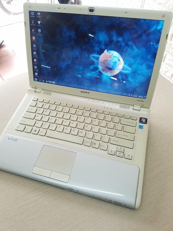 Laptop Sony CW trắng tinh khôi