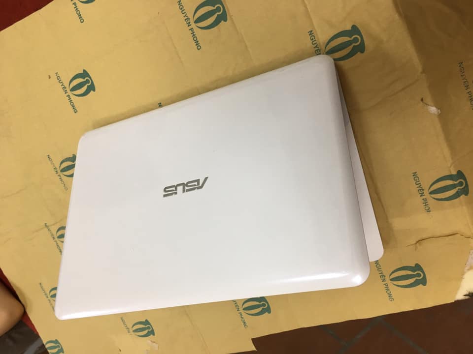 Laptop Asus E402 trắng đẹp