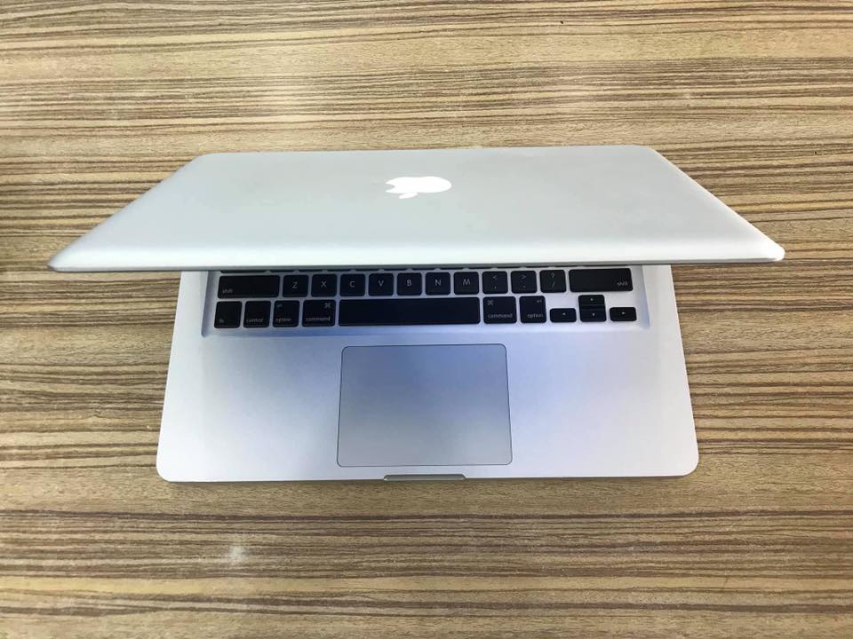 Macbook Pro 2011 MC700